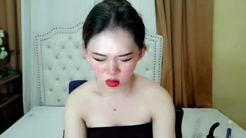 Sophie online show from June 18, 2026, 2:23 am
