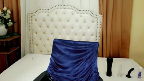 Sophie online show from June 25, 2026, 4:34 am