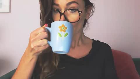 Snapshot of delilah_sweet chatting on October 8, 2025, 3:42 pm delilah_sweet online show from October 8, 2025, 3:42 pm