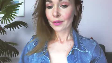 delilah_sweet online show from May 25, 2026, 3:29 pm