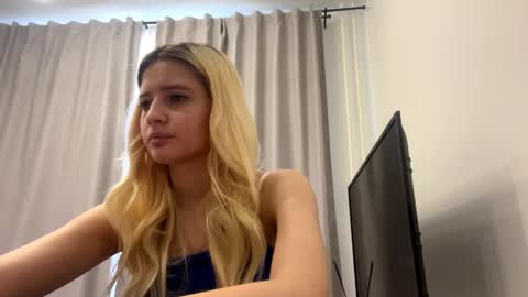 Amelia online show from May 22, 2026, 1:06 pm