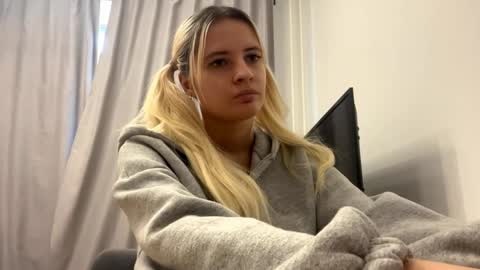 Amelia online show from May 30, 2026, 1:19 pm