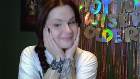 dellacrush_ online show from February 14, 2025, 1:18 pm