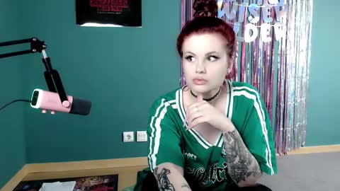 dellacrush_ online show from October 7, 2025, 9:50 am