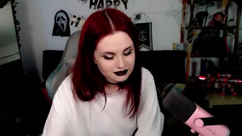 dellacrush_ online show from November 1, 2025, 3:03 pm