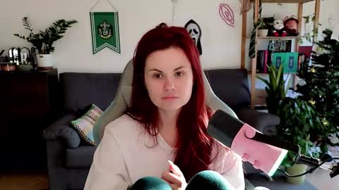 dellacrush_ online show from December 23, 2025, 8:56 am