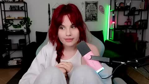 Snapshot of dellacrush_ chatting on April 29, 2026, 5:30 pm dellacrush_ online show from April 29, 2026, 5:30 pm