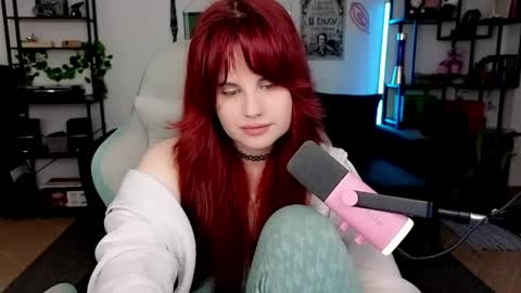 Snapshot of dellacrush_ chatting on May 13, 2026, 6:05 pm dellacrush_ online show from May 13, 2026, 6:05 pm