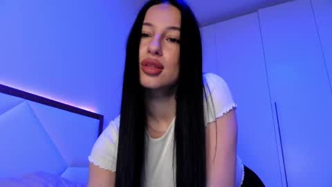 delly_love online show from April 16, 2026, 8:09 pm