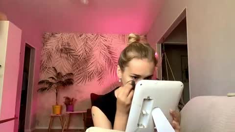 I am Lola hello world online show from July 22, 2026, 9:34 am