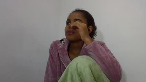 delphine online show from June 24, 2026, 5:06 am