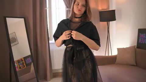 Hi my name is Sari nice to see you in my Room online show from July 24, 2026, 4:10 am