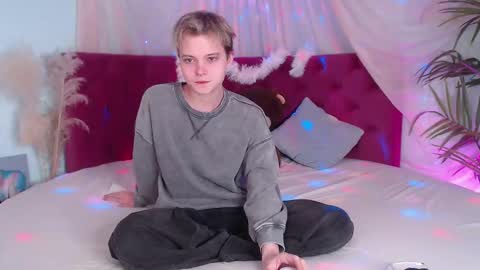 demianenglen online show from September 23, 2025, 9:51 pm