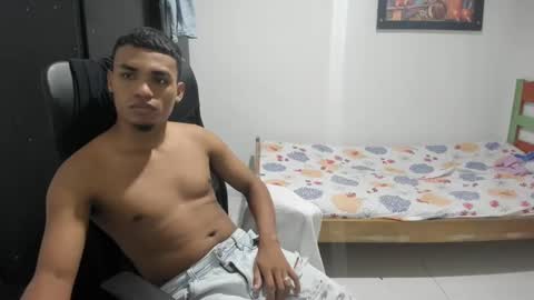 Snapshot of demol_latin chatting on December 19, 2024, 12:01 pm MASTER DAV online show from December 19, 2024, 12:01 pm