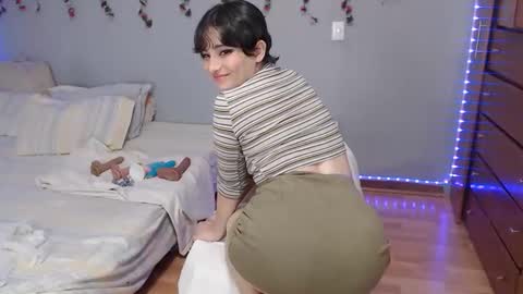 Snapshot of deni_bloom chatting on December 20, 2024, 2:30 am Denisse schedule Monday to Friday 1300-1900 mexican time Saturday-maybe it could be a surprise IDEPENDENT MODEL online show from December 20, 2024, 2:30 am