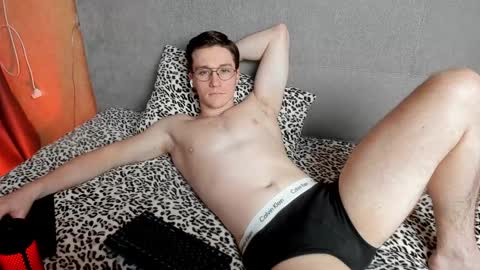 Snapshot of deni_boy99 chatting on December 27, 2024, 4:10 pm Deni online show from December 27, 2024, 4:10 pm