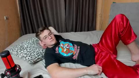 Snapshot of deni_boy99 chatting on September 16, 2025, 4:30 pm Deni online show from September 16, 2025, 4:30 pm