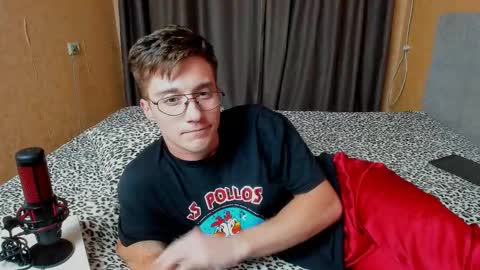 Snapshot of deni_boy99 chatting on September 24, 2025, 4:10 pm Deni online show from September 24, 2025, 4:10 pm