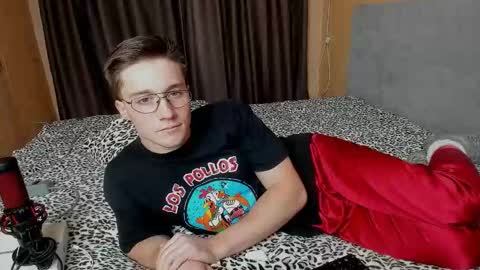 Snapshot of deni_boy99 chatting on October 25, 2025, 6:46 pm Deni online show from October 25, 2025, 6:46 pm