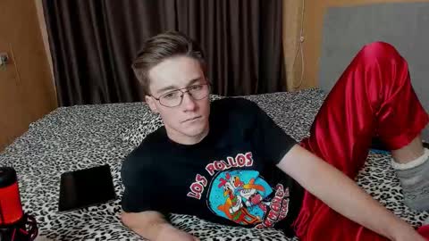 Snapshot of deni_boy99 chatting on October 26, 2025, 5:19 pm Deni online show from October 26, 2025, 5:19 pm