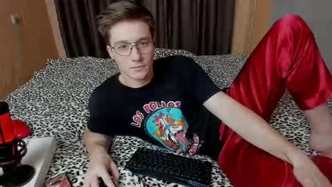 Snapshot of deni_boy99 chatting on November 21, 2025, 7:23 pm Deni online show from November 21, 2025, 7:23 pm