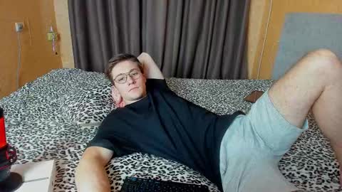 Snapshot of deni_boy99 chatting on December 3, 2025, 12:25 pm Deni online show from December 3, 2025, 12:25 pm