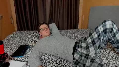 Snapshot of deni_boy99 chatting on December 17, 2025, 11:38 am Deni online show from December 17, 2025, 11:38 am