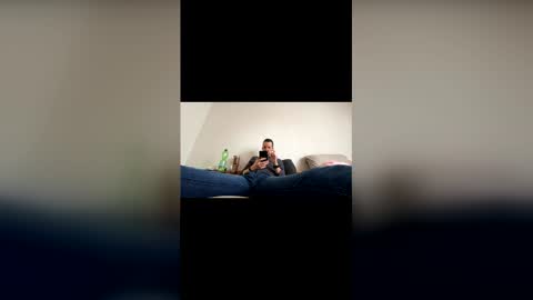 denis19872 online show from April 4, 2026, 11:18 am