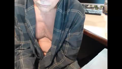 Snapshot of denn_jett chatting on December 18, 2025, 10:21 am Den Jet online show from December 18, 2025, 10:21 am