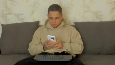 dennis munera online show from January 3, 2025, 12:52 pm