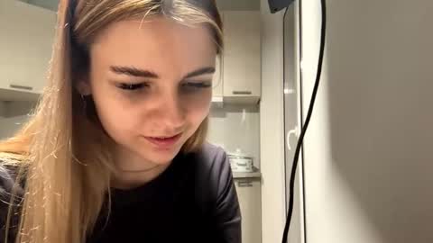 Snapshot of denniskibler chatting on September 27, 2025, 5:07 pm Denni online show from September 27, 2025, 5:07 pm