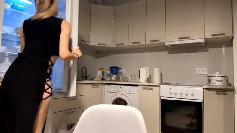 Snapshot of denniskibler chatting on October 9, 2025, 5:22 pm Denni online show from October 9, 2025, 5:22 pm