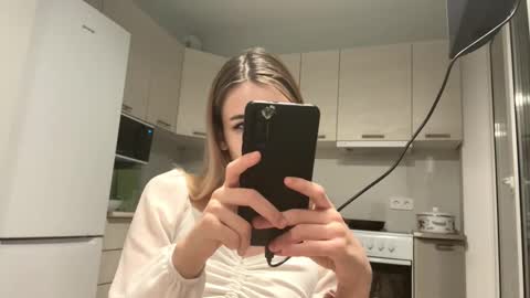 Snapshot of denniskibler chatting on November 7, 2025, 3:34 pm Denni online show from November 7, 2025, 3:34 pm