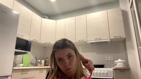 Snapshot of denniskibler chatting on November 8, 2025, 3:45 pm Denni online show from November 8, 2025, 3:45 pm