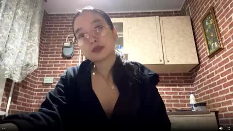 Emma online show from October 1, 2025, 1:39 pm