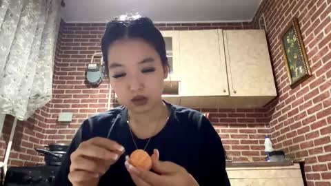 Emma online show from November 4, 2025, 12:59 pm