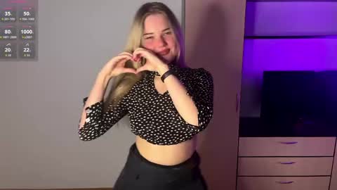 Luna online show from April 15, 2026, 4:47 pm