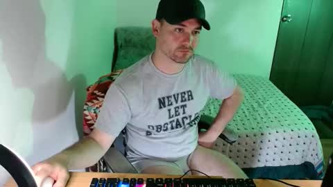 Dereck Mills3 online show from April 9, 2026, 2:00 am