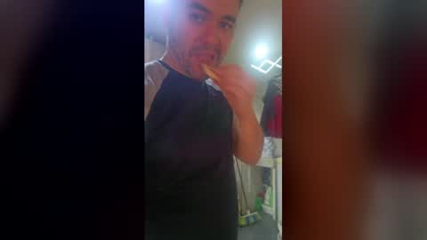 Dereck Mills3 online show from April 15, 2026, 2:46 pm