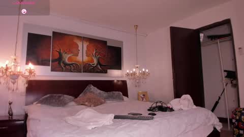 Snapshot of dereckandjake chatting on February 19, 2025, 11:28 am Dereck and Jake online show from February 19, 2025, 11:28 am