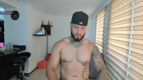 Snapshot of dereckgreen chatting on April 18, 2026, 6:23 pm dereckgreen online show from April 18, 2026, 6:23 pm
