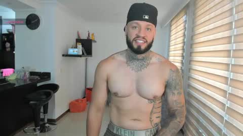 Snapshot of dereckgreen chatting on April 18, 2026, 7:07 pm dereckgreen online show from April 18, 2026, 7:07 pm