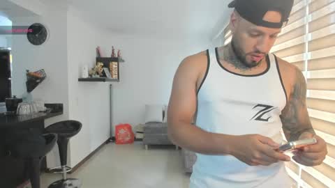 Snapshot of dereckgreen chatting on May 19, 2026, 7:09 pm dereckgreen online show from May 19, 2026, 7:09 pm