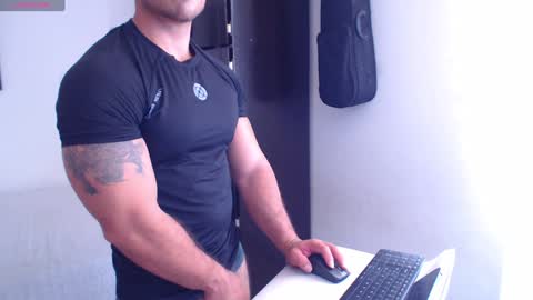 Snapshot of derek_group chatting on December 1, 2024, 4:29 pm Derek online show from December 1, 2024, 4:29 pm