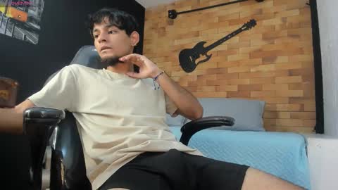 derek_santos online show from November 14, 2025, 3:38 am