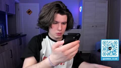 Snapshot of derek_shameless chatting on May 12, 2026, 10:29 pm Derek online show from May 12, 2026, 10:29 pm