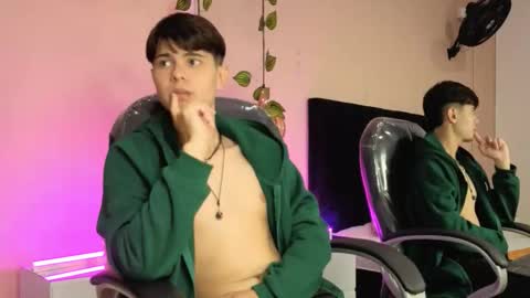 Snapshot of derek_sinn chatting on February 4, 2026, 5:52 pm derek_sinn online show from February 4, 2026, 5:52 pm