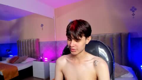 derek_sinn online show from April 17, 2026, 8:34 pm