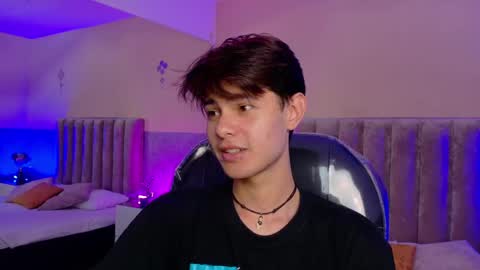 Snapshot of derek_sinn chatting on May 7, 2026, 8:14 pm derek_sinn online show from May 7, 2026, 8:14 pm