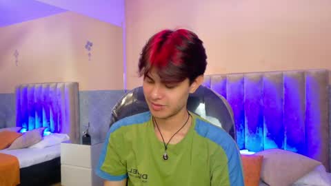 Snapshot of derek_sinn chatting on May 30, 2026, 8:17 pm derek_sinn online show from May 30, 2026, 8:17 pm
